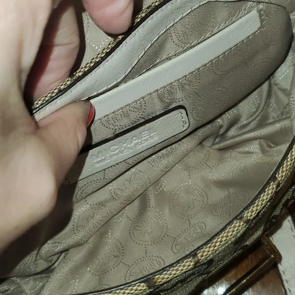 Michael Kors Crossbody - Picture 4 of 7